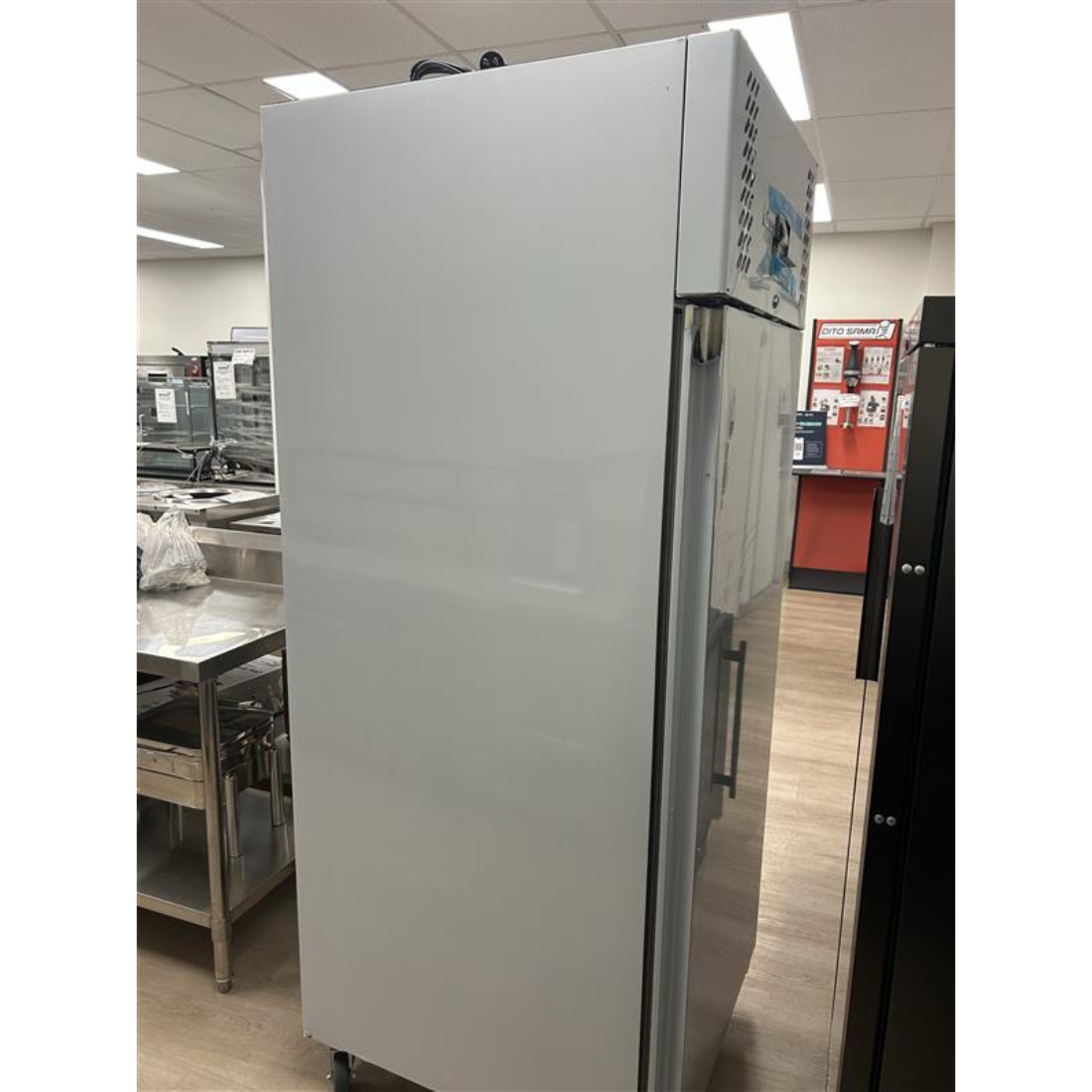 CLEARANCE - FED-X S/S Single Door Upright Freezer - XURF650SFV-QLD148