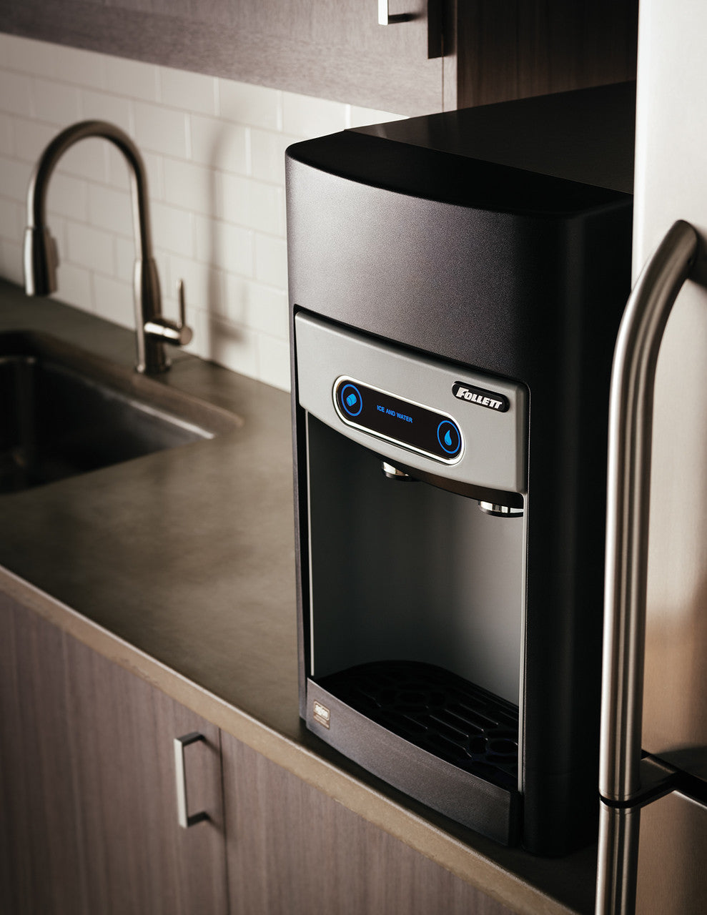 Follett E15CI100A 15 Series Countertop Ice & Water Dispenser